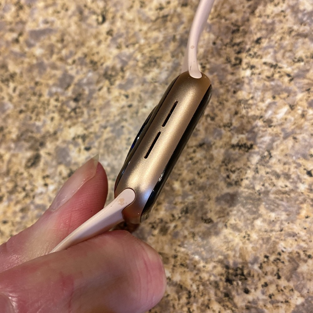 Apple Watch Series 4 GPS 40mm Model A1977 Pink S/M Band APPLE NO LONGER SUPPORTS - Picture 12 of 17